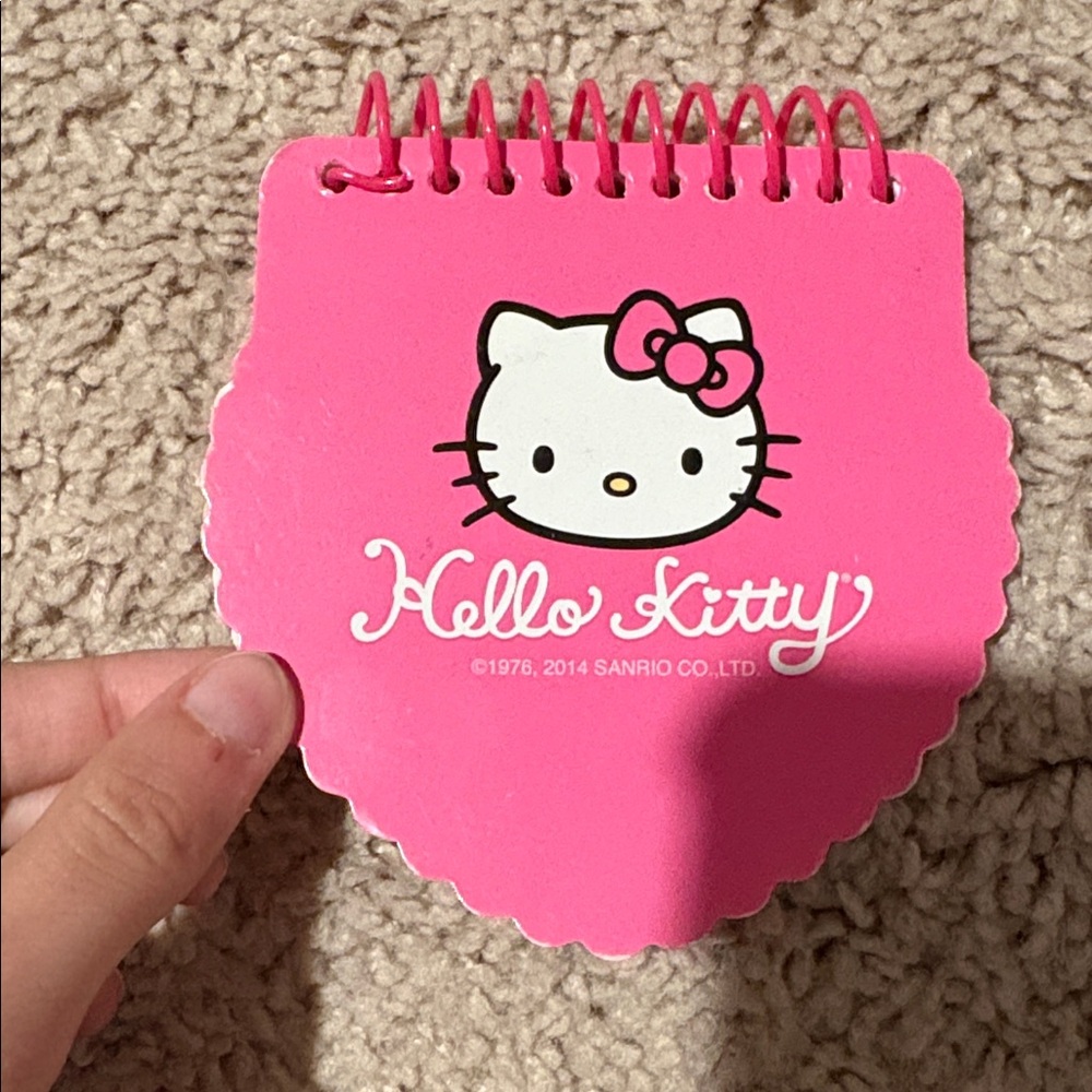 Hello Kitty Notepad - Picture 2 of 3